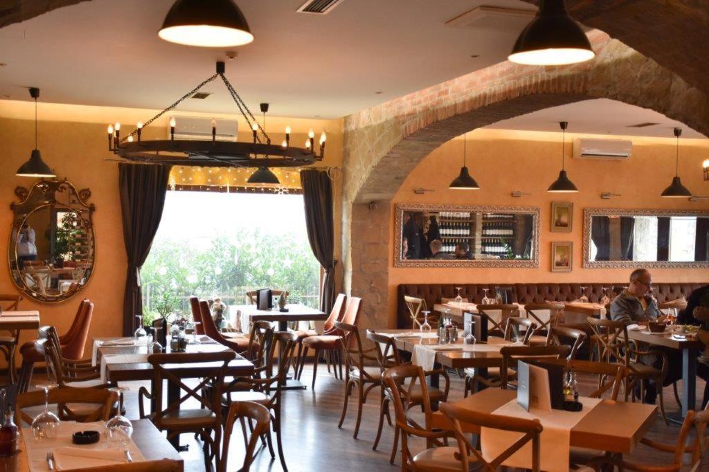 Garni Hotel Chicha - Winery Skrbic 贝尔格莱德 外观 照片
