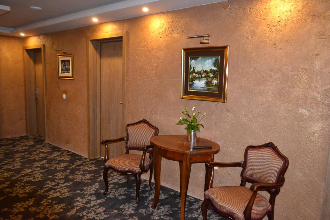 Garni Hotel Chicha - Winery Skrbic 贝尔格莱德 外观 照片