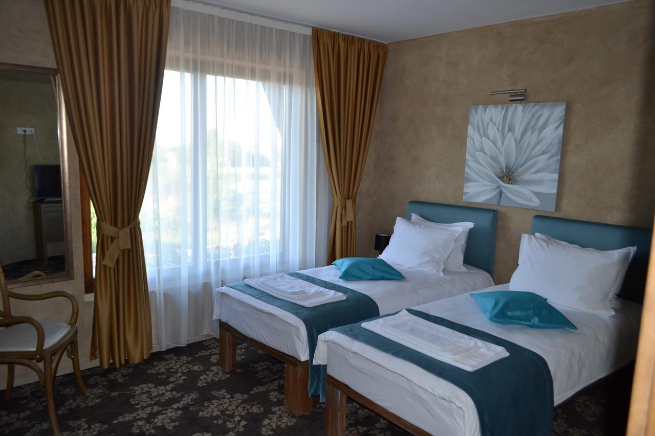 Garni Hotel Chicha - Winery Skrbic 贝尔格莱德 外观 照片