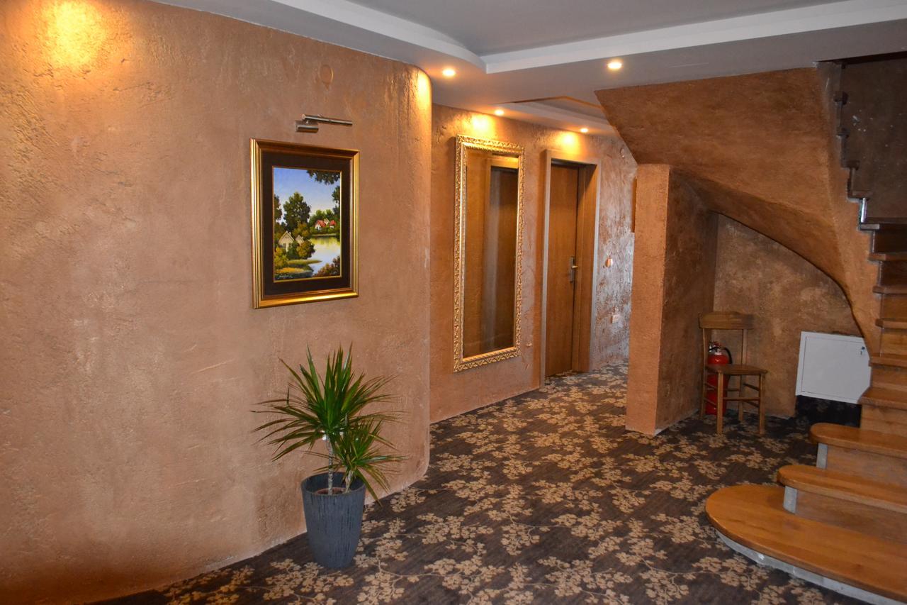 Garni Hotel Chicha - Winery Skrbic 贝尔格莱德 外观 照片