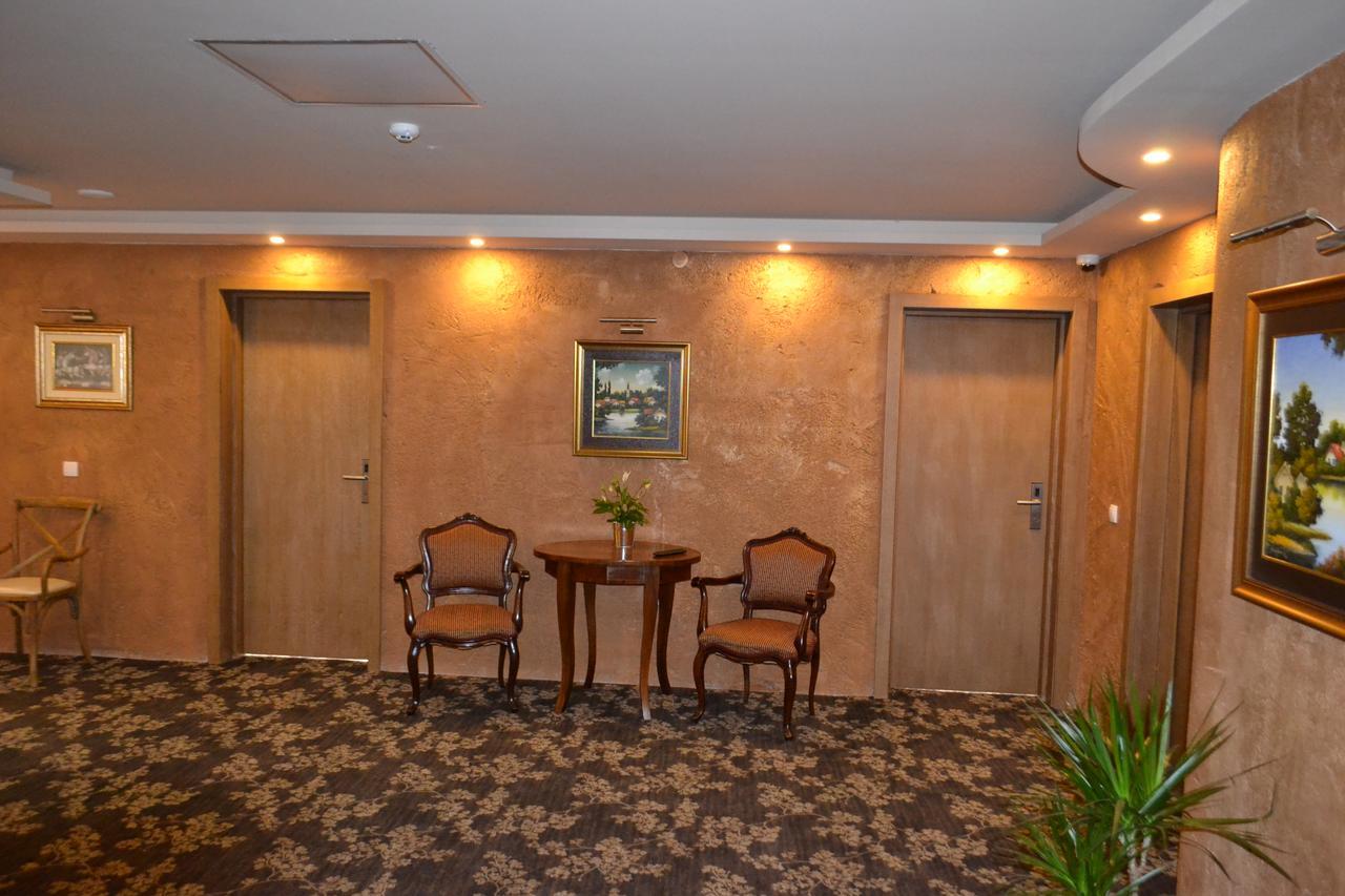 Garni Hotel Chicha - Winery Skrbic 贝尔格莱德 外观 照片