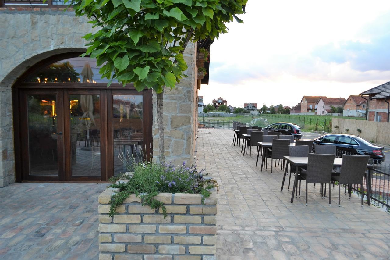 Garni Hotel Chicha - Winery Skrbic 贝尔格莱德 外观 照片